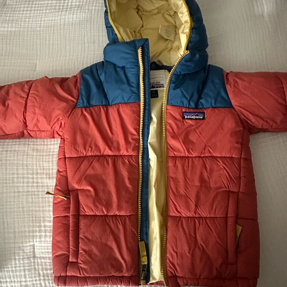 Patagonia Kids' Blue and Cream Puffer Jacket